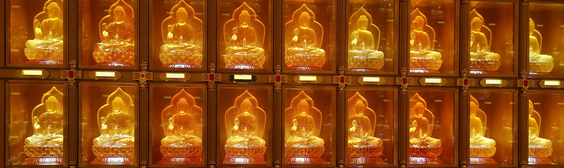 智能祈福燈,萬佛墻,骨灰存放架,功德箱,光明燈,牌位架,網(wǎng)上祭祀,寺院管理軟件